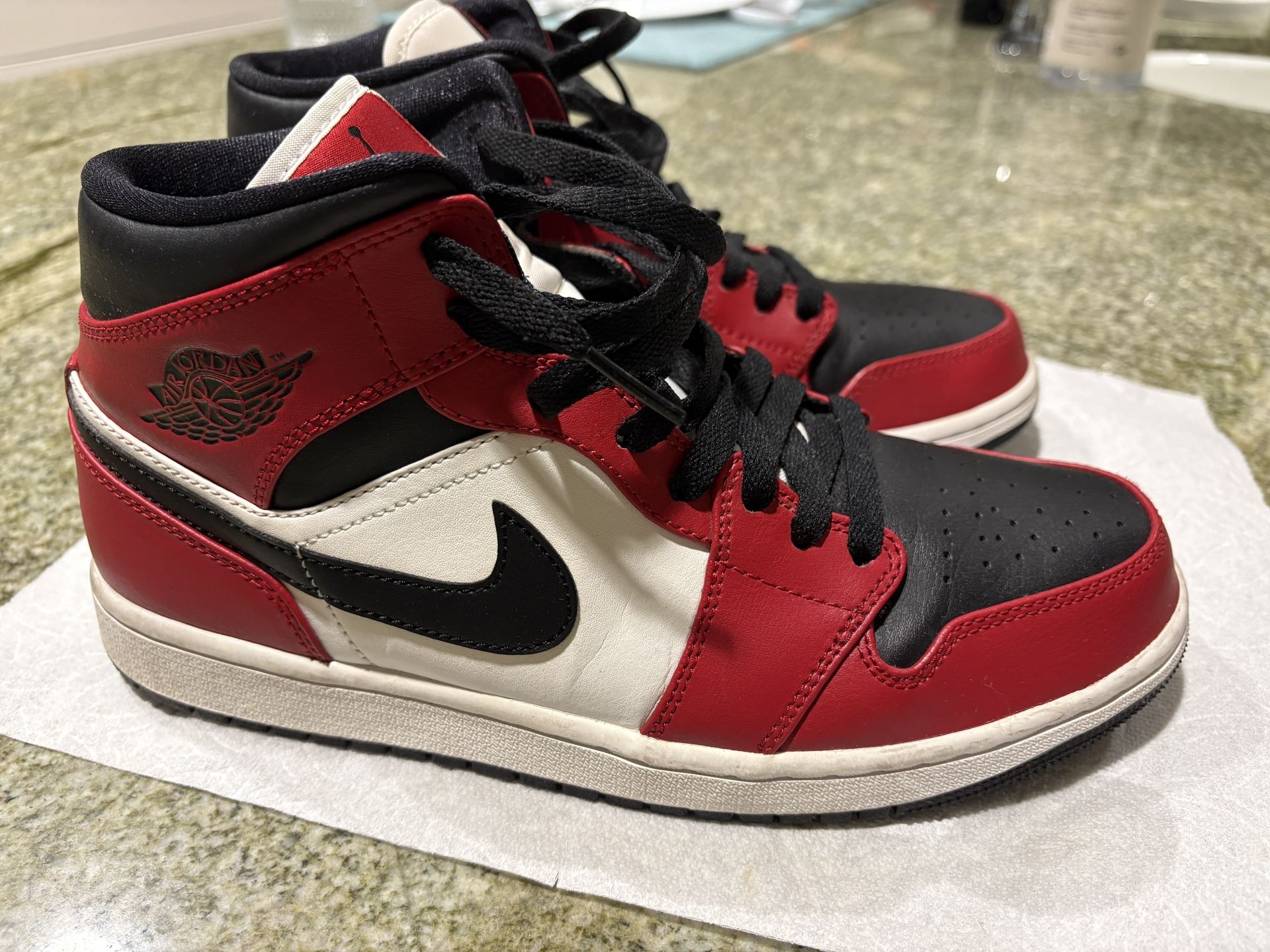 Jordan 1 Mid Chicago Toe - Sz. 8.5
