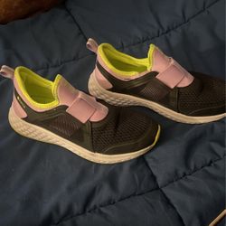 Zelle Walking / Running Shoe
