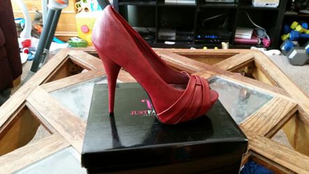 Red heels 9 never worn