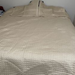 Gold Comforter W/shams