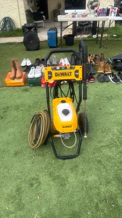 Pressure washer machine  Dewalt 2400 psi.  Electric. Nueva y Trabajándo $200 firme