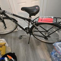 (New)  Schwinn Discovery Hybrid Bike