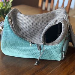 Pet crossbody carrier (under 10#)