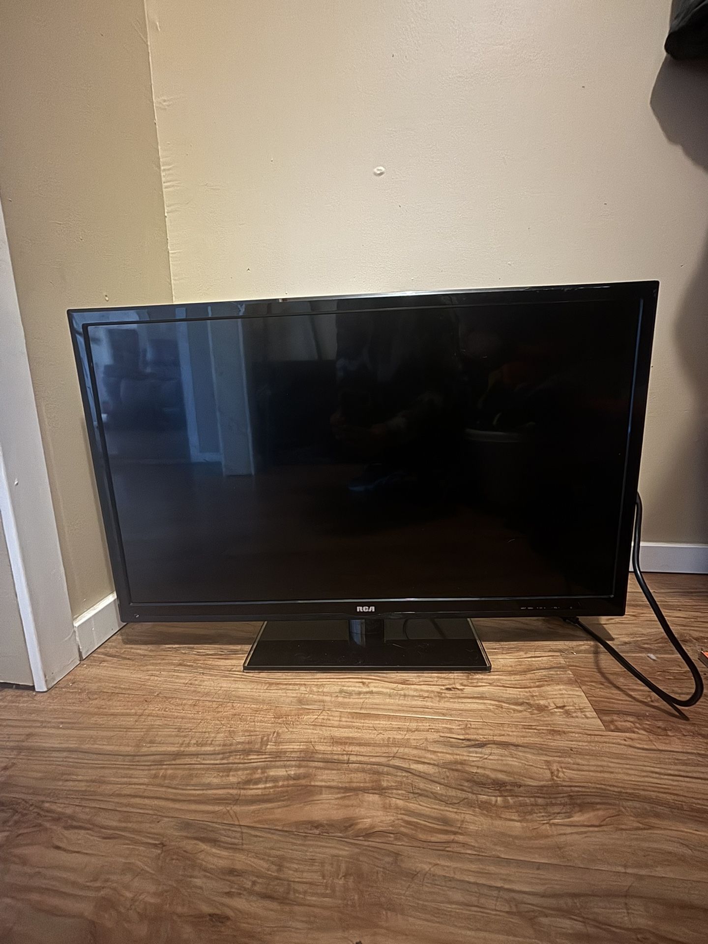 32 Inch RCA TV