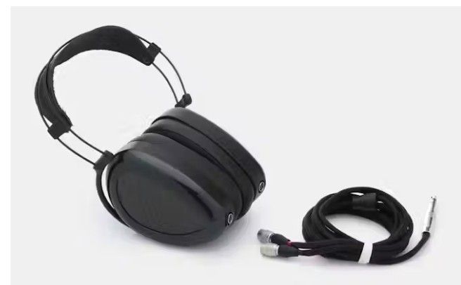 Dan Clark Audio AEON Closed X Headphones & Stand (New in Box)