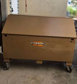 Knaack 3068 Job Site Storage Box on Casters