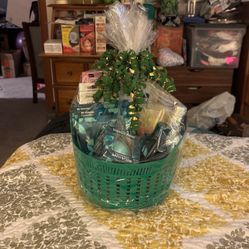 Spa Gift Basket  ( 15 Piece Set) Vanilla Bean Scent 