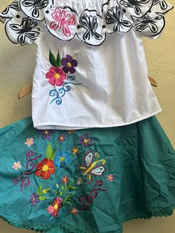 Encanto Mirabel Costume Size 6