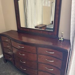 Dresser & Nightstands 