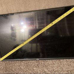 32inch Flat Screen TV w/ Wall Mount & Remote