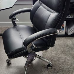 Serta manager Chair 