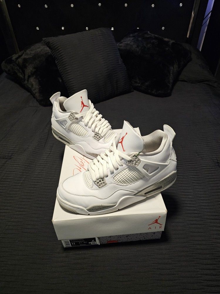 Jordan 4 White Oreo Sneakers