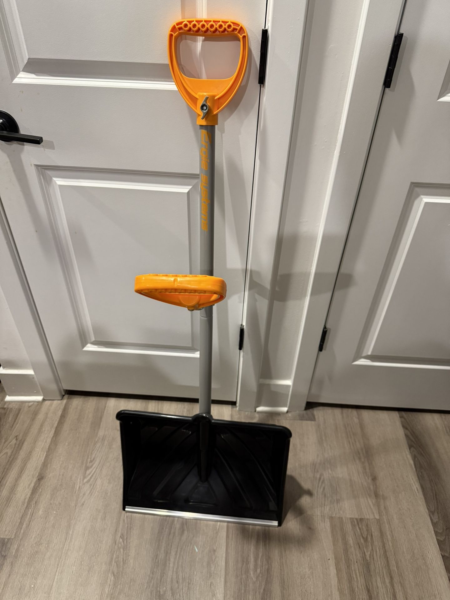 🚨 Never Used Ergonomic Snow Shovel – ErgieShovel by Ergie Systems