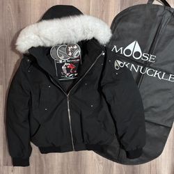 Moose knuckles Men’s Bomber jacket  Size M/L/XL