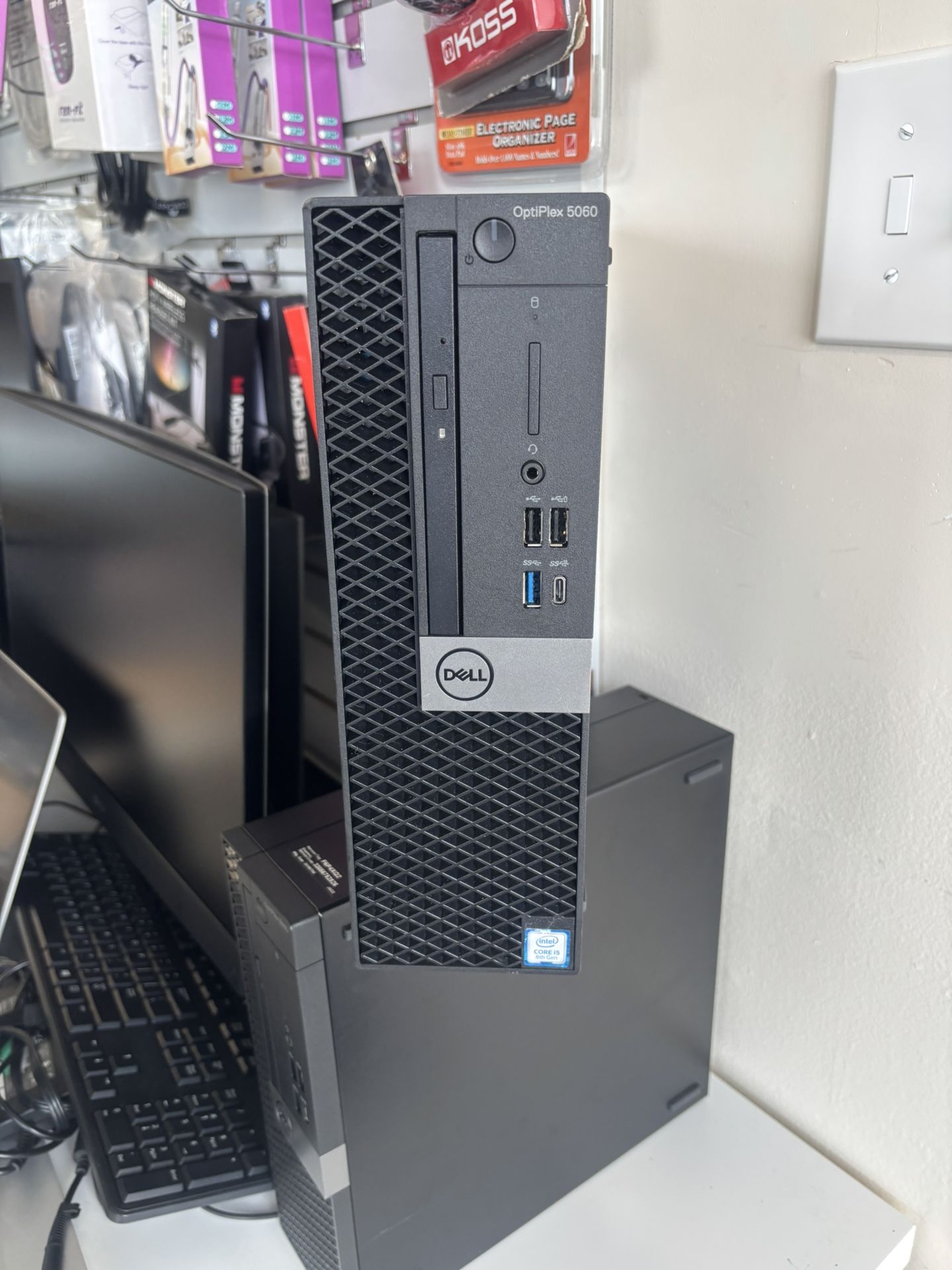 Dell Optiplex 5060, 8th Gen Core i5, 16gb ram, 256gb SSD, 500gb hard drive , windows 11 Pro installed, comes with USB WiFi adapter and power cable  I 