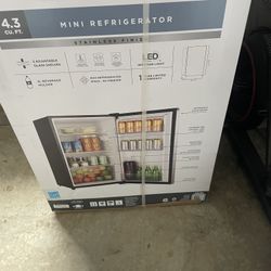 Mini Fridge 