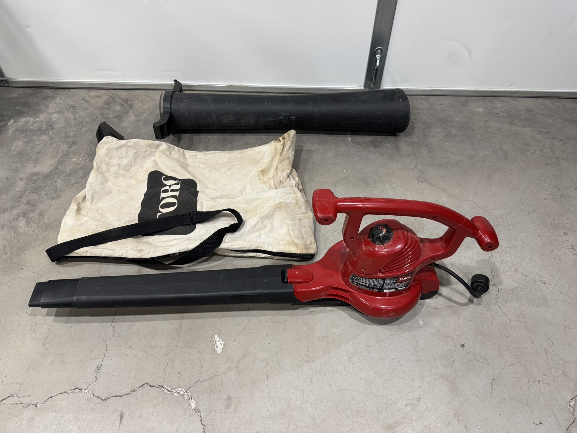 Toro Leaf Blower. -35ave & Glendale.