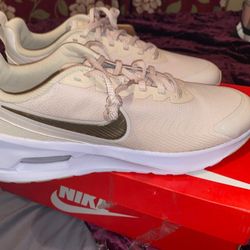 SZ 11 EVERYTHING ON MY POST IS DOOR PICK UP PLEASE 