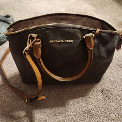 Michael Kor Purse Look At Pic Needs Cleaning Used In Good Condtion