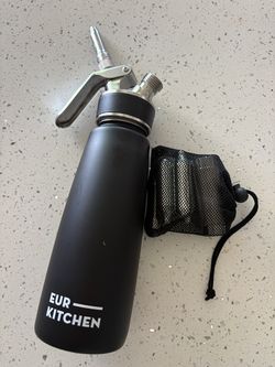 Whipped cream dispenser