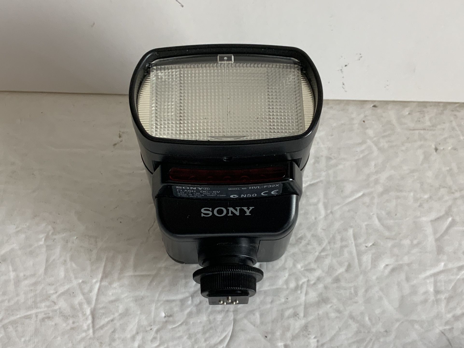 Sony HVLF32X External AutoProgrammable Flash for MVCCD500D, DSCV1/V3/R1 Cameras 
