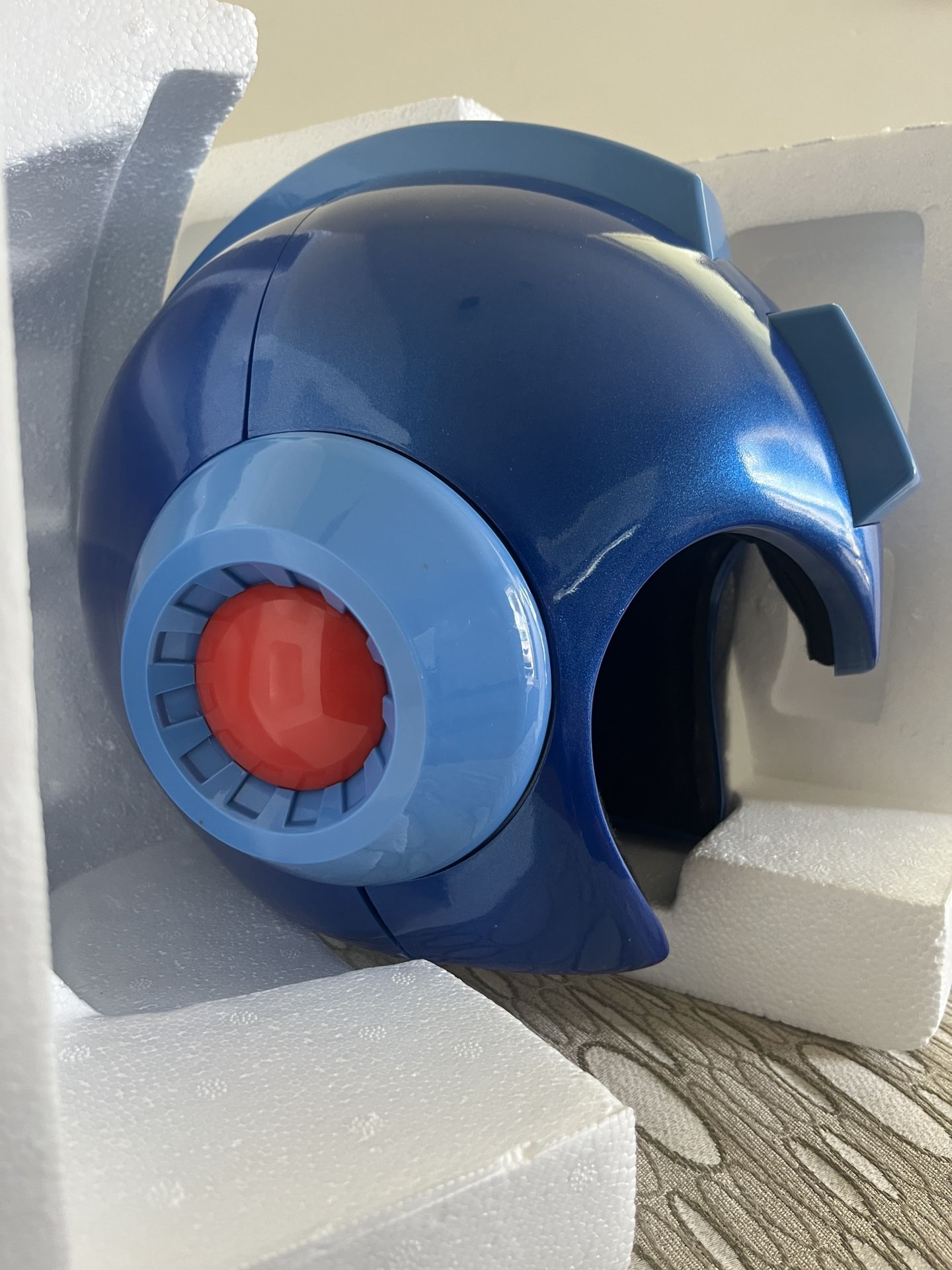 Mega Man Helmet Cosplay with mega buster
