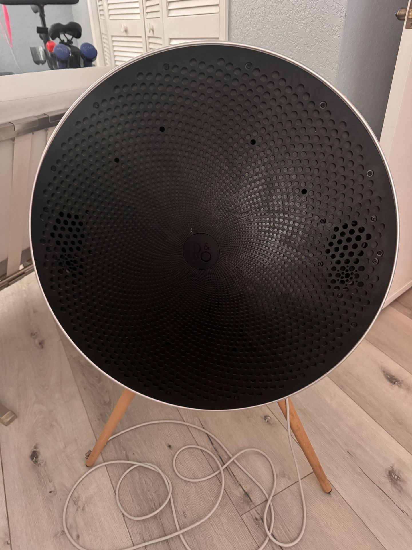BEOSOUND (B&O) MINIMALIST SPEAKER