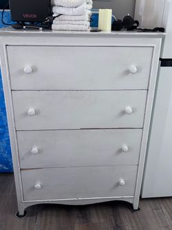 Free vintage wooden dresser old but works