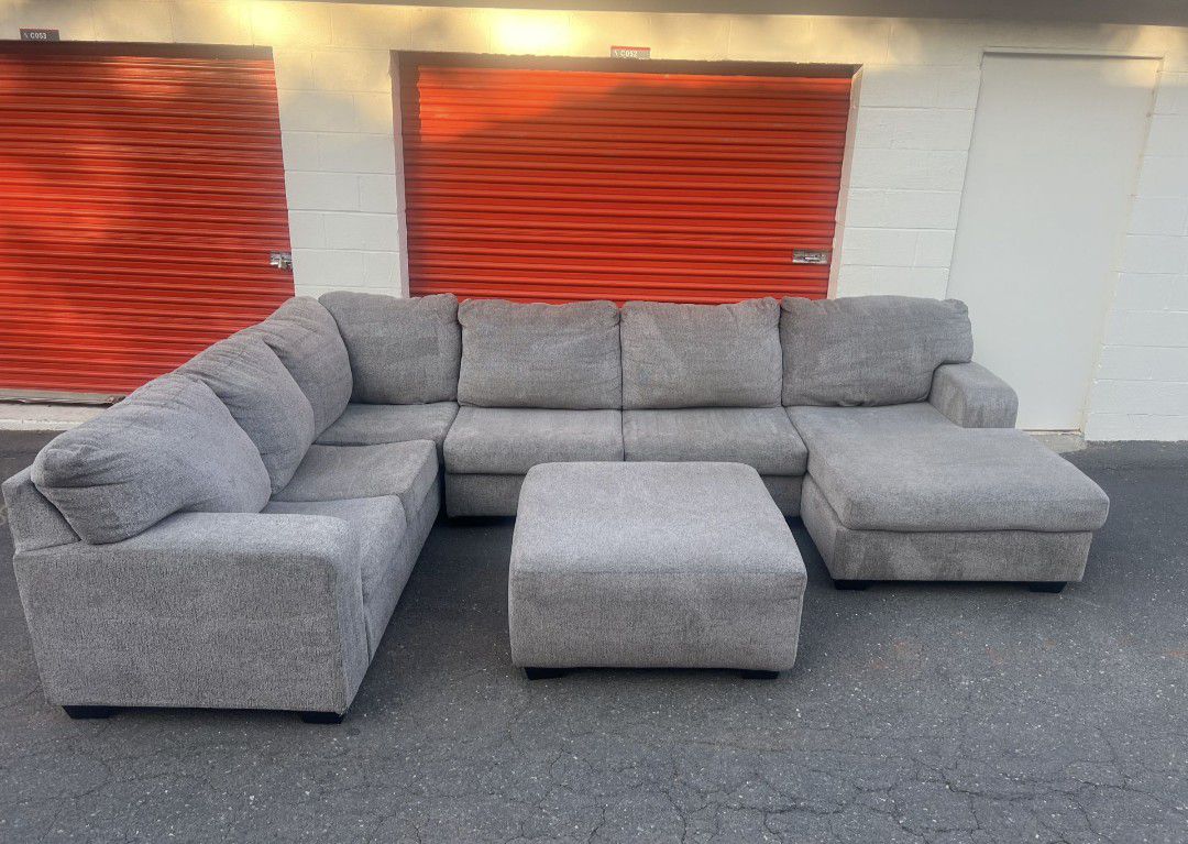 Gary Sectional Couch 
