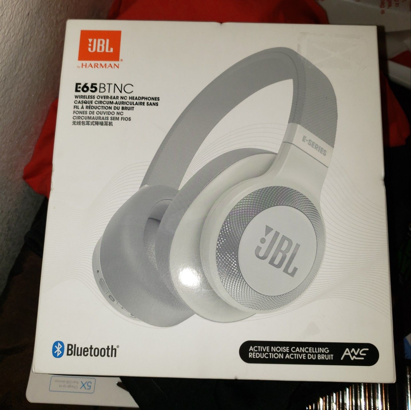 New JbL E 65 wireless headphones