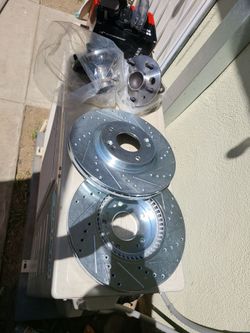 BRAND NEW CAR KIT BRAKES..AS IN PICTURES.. AVAILABLE FOR FAIR OFFERS...CHECK OUT MY PAGE FOR MORE ✔️ ✅️