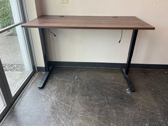 Uplift Standing desk  - Missing Cords and Up/Down Feature (See Pictures)