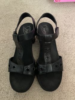 Size 10 Raffini leather black sandals