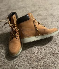 Women’s timberlands size 9, like new