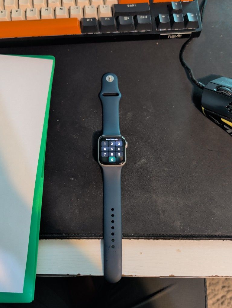 Apple Watch SE 40mm With Charger