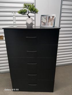 beautiful and elegant 5-drawer dresser
