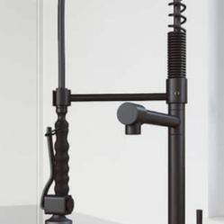 VIGO Zurich Single Handle Pull-Down Sprayer Kitchen Faucet in Matte Black