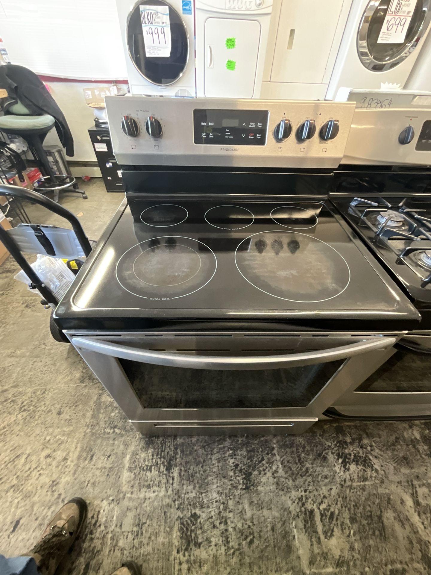 Frigidaire Glass Top Stove