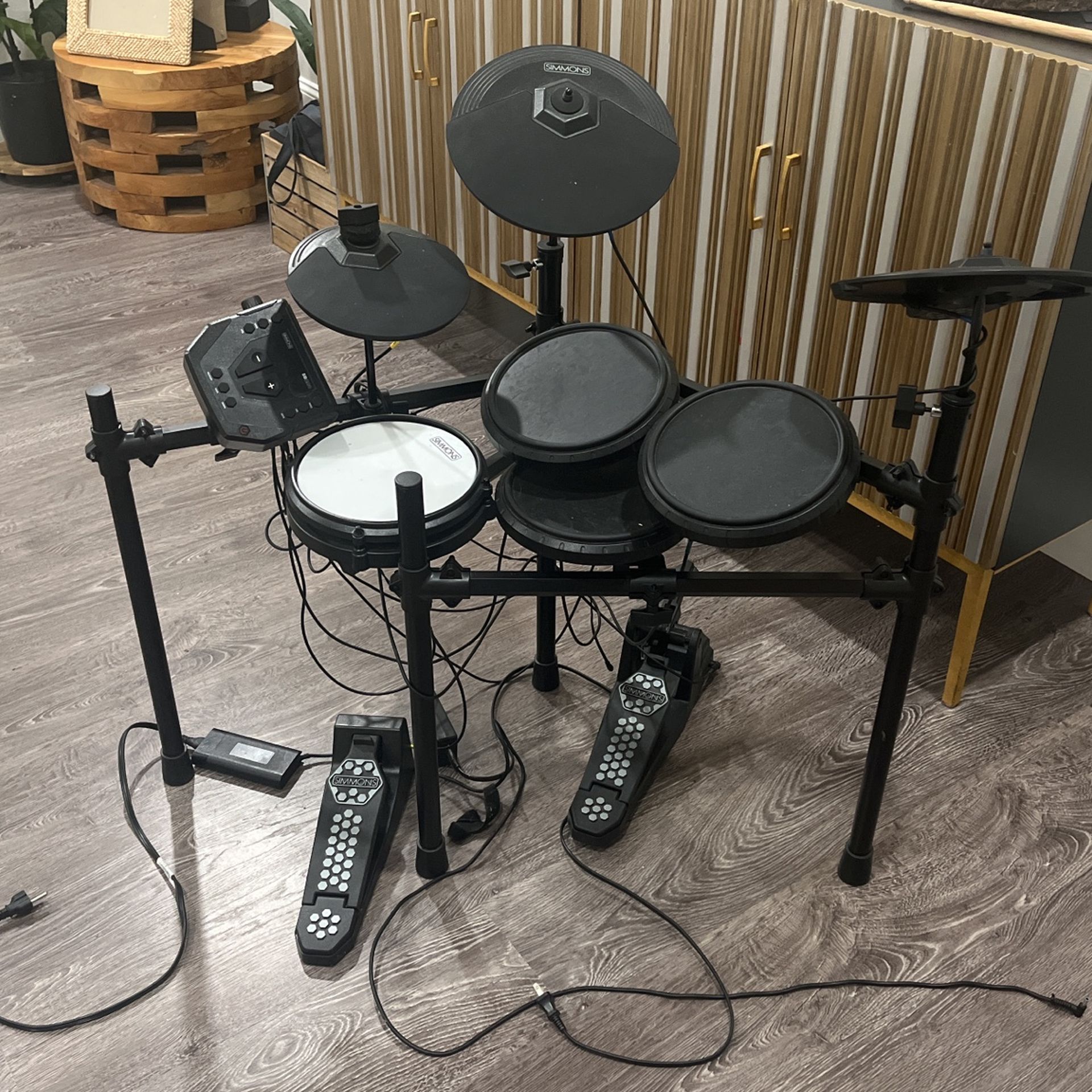 Simmons SD200 Electric Drum Set. Works Great!. Rarely used. All parts included