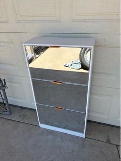 Shoe cabinet