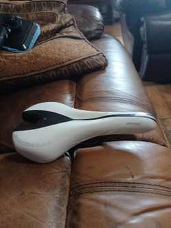 Bontrager Affinity Road Bike Saddle White