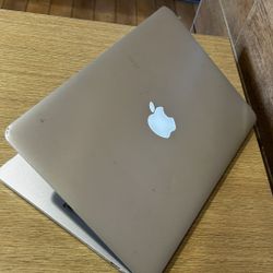 Apple MacBook Pro 13” Retina I5/8GB/256GB SSD $220