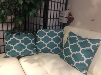 3 cushions good condition