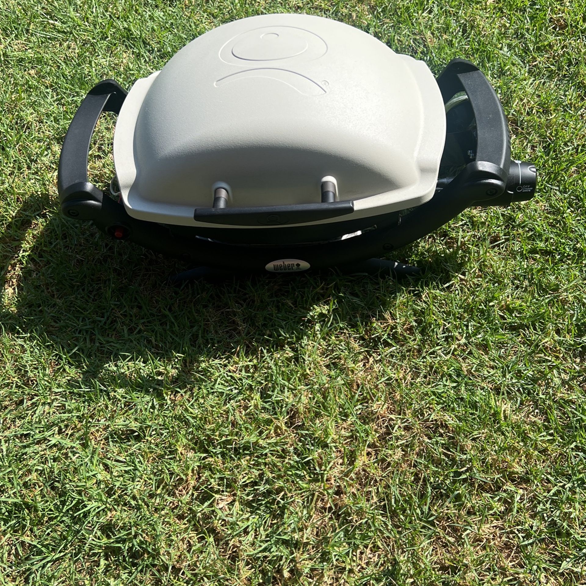 Weber Portable Grill Used One Time Q1000 . Used One Time. 140$$