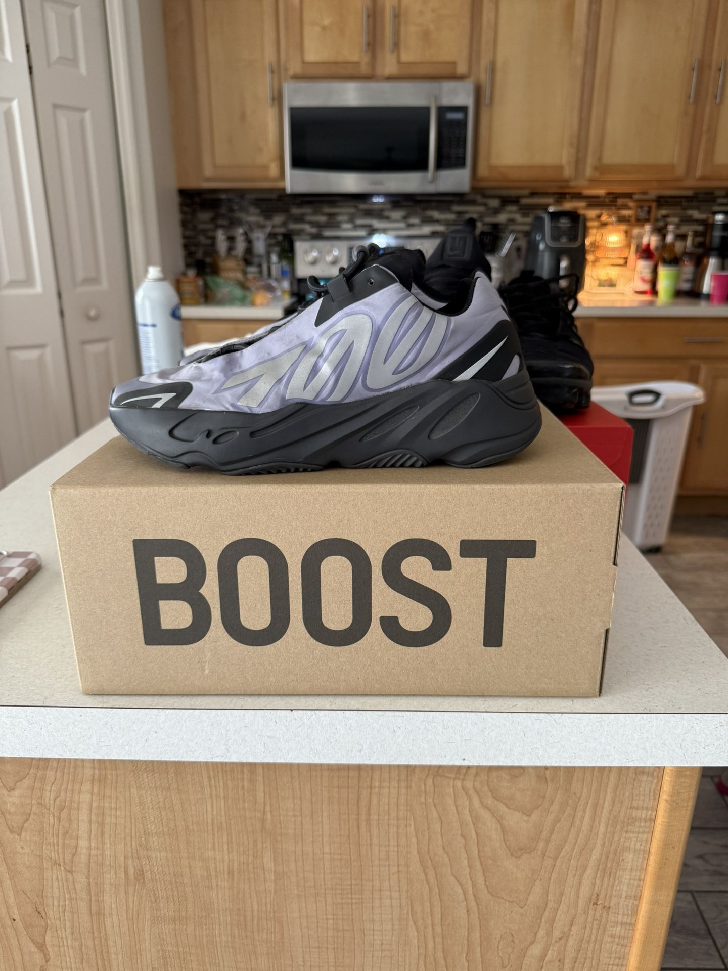 Yeezy 700 MNVN, 8 1/2, Color Geode