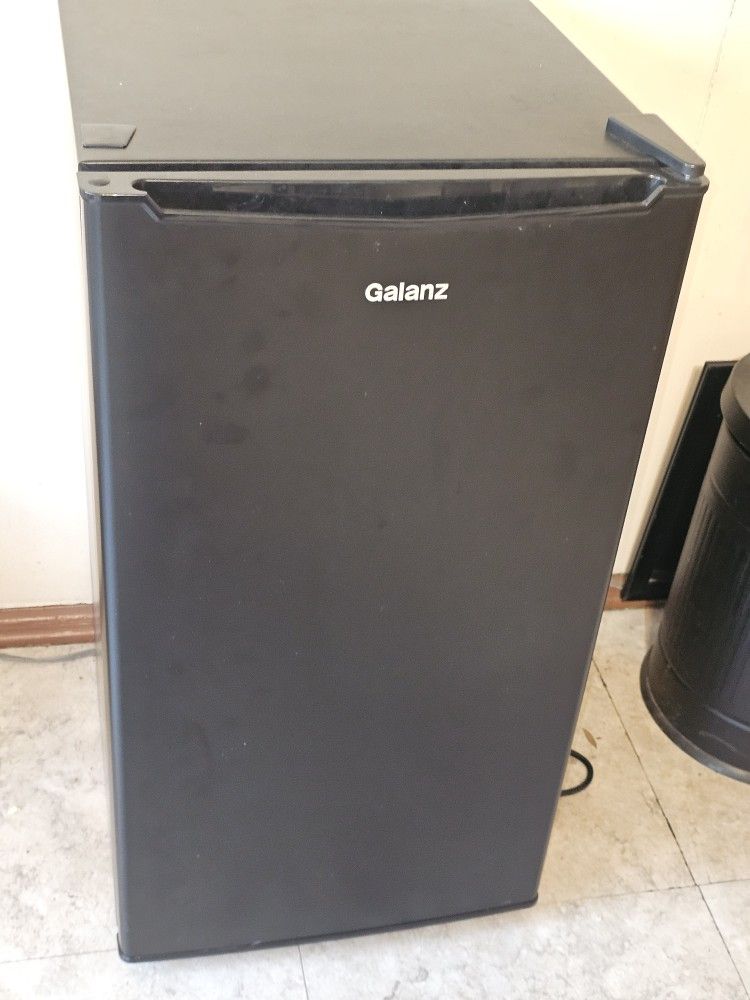 Galanz Mini Fridge