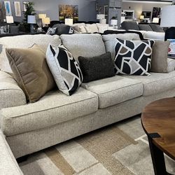 🔥 ASHLEY SOFA DEAL – UNBEATABLE PRICE! 🔥 