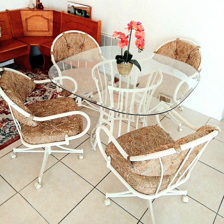 Porch/Kitchen Table