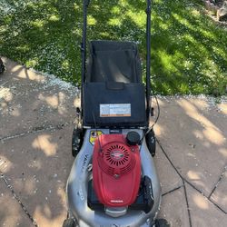 Lawn mower Honda Gas self-propelled bagger serviced ready for action