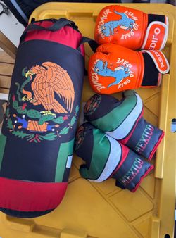 Kids boxing bag and 2 sets of gloves